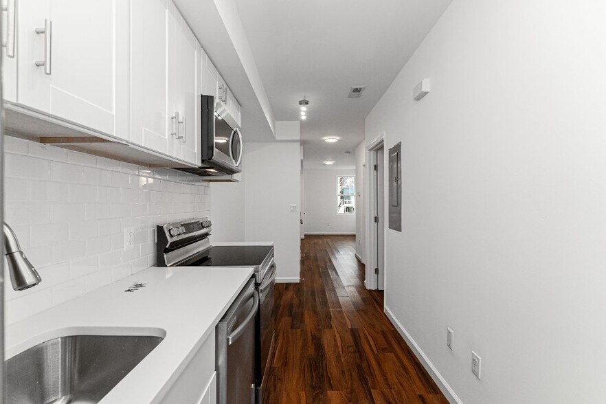 Building Photo - 1838 C St SE