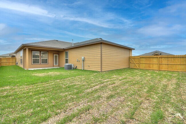 Building Photo - 2202 Crystal Bay Dr.