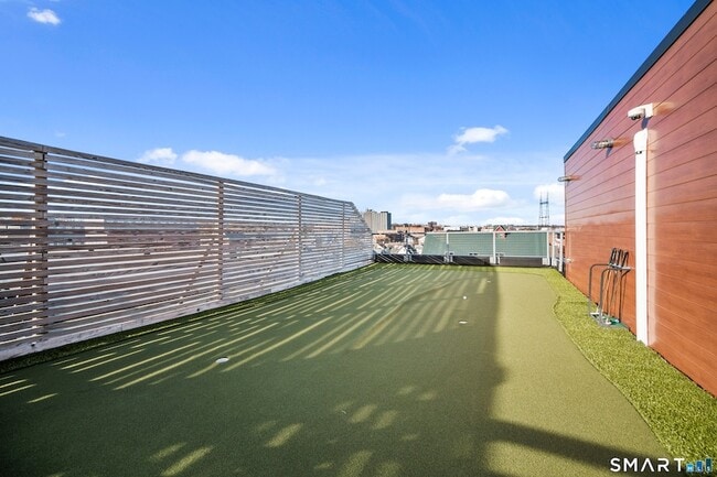 Building Photo - 19 Day St