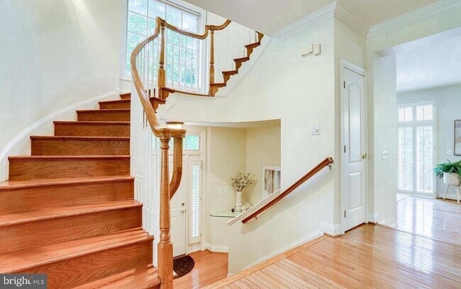 Building Photo - 1601 Colonial Hills Dr