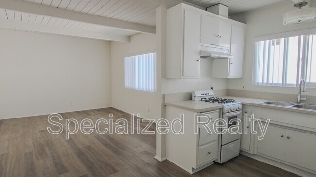 Building Photo - 508 Hill Dr