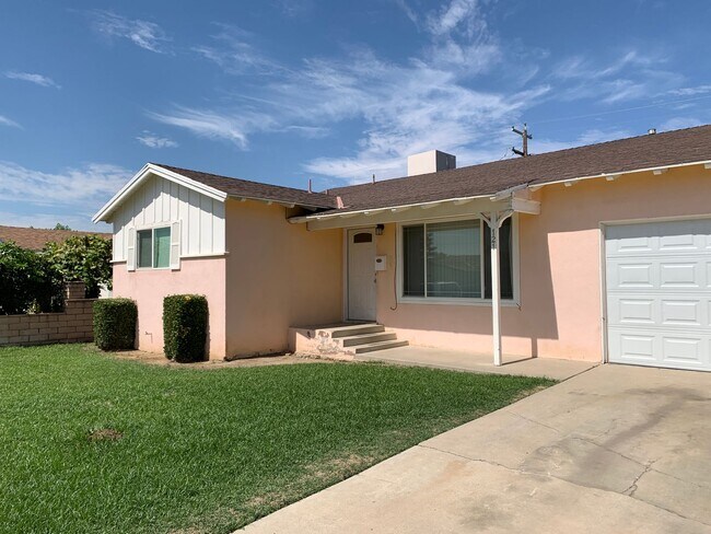 Building Photo - Super Cute 3 Bedroom Home For Rent in Oildale - $1695 Rent Available mid June