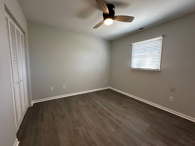 Building Photo - Weaverville Rental