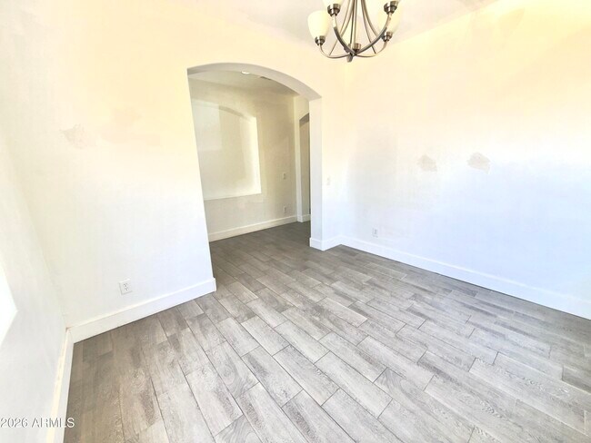 Building Photo - 7116 W Sophie Ln