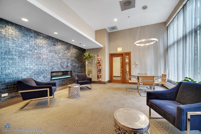 Building Photo - 420 E Waterside Dr