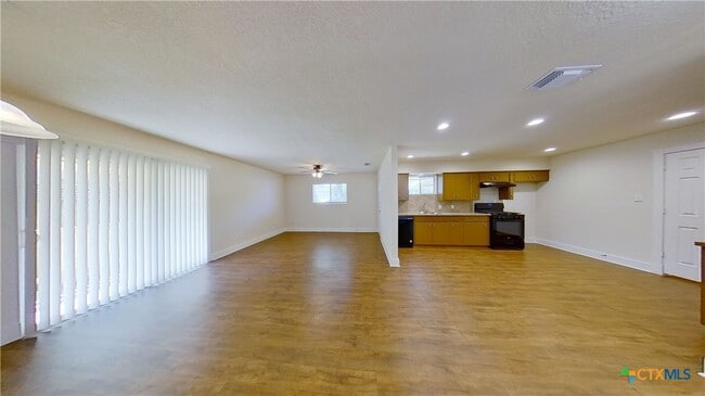 Building Photo - 2107 Magnolia Dr