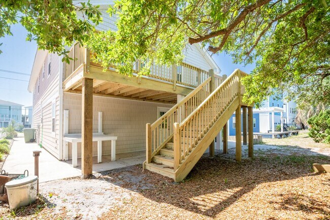 Building Photo - PERFECT OFF-SEASON BEACH GETAWAY