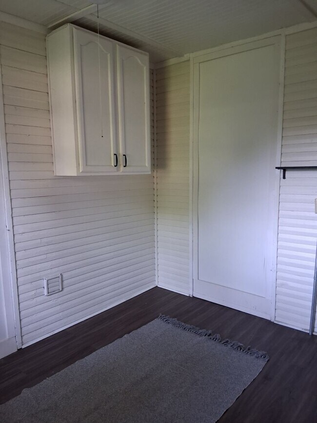 Building Photo - Charming Spacious Double