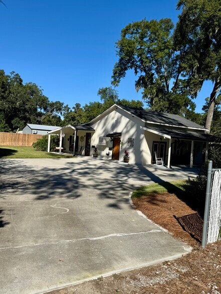 Building Photo - 3 Lang St