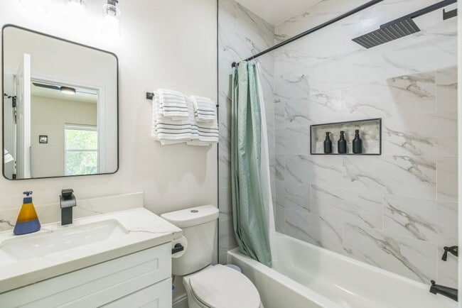 Building Photo - 3902 McKinley St