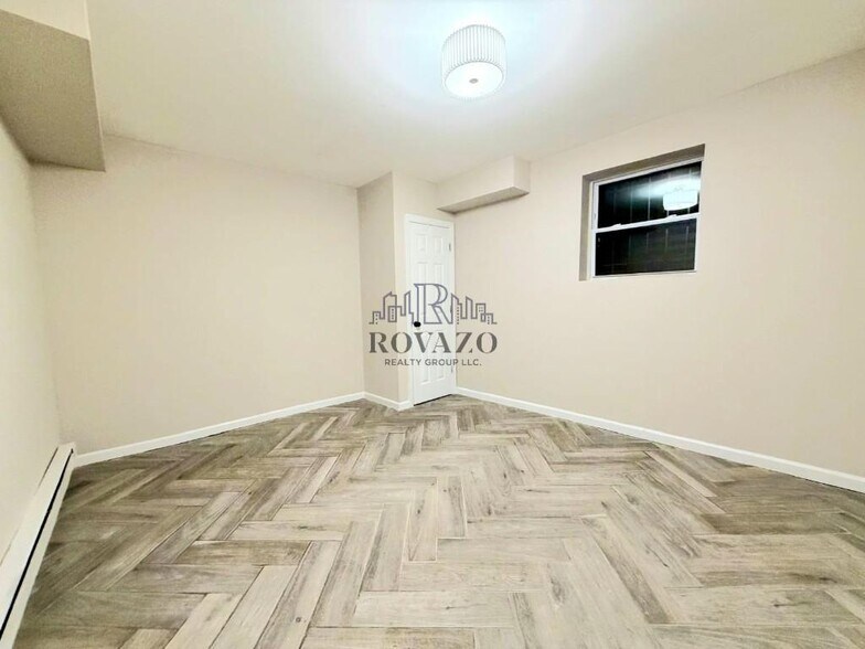 Building Photo - 172 Seymour Ave