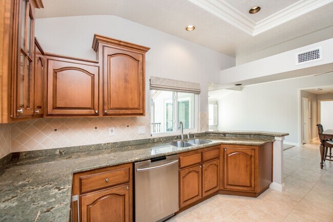 Building Photo - Beautiful Newport Beach Condo