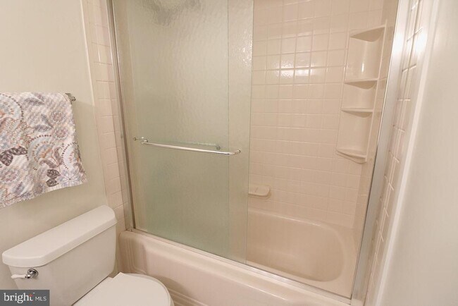 Building Photo - 307 Yoakum Pkwy