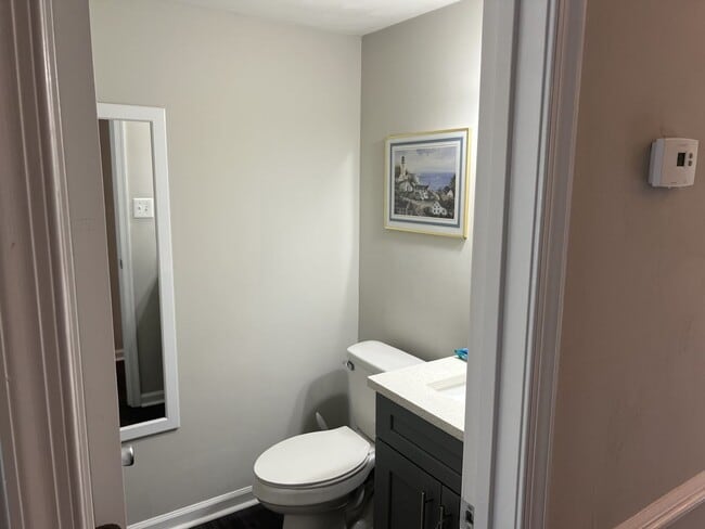 Building Photo - Beautifully updated townhome in Smithy Glen, Coventry!