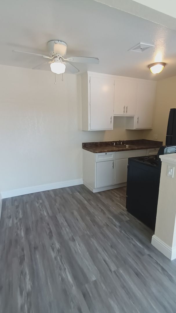 Building Photo - Welcome to SkyView Villa & Somerset Apartments!