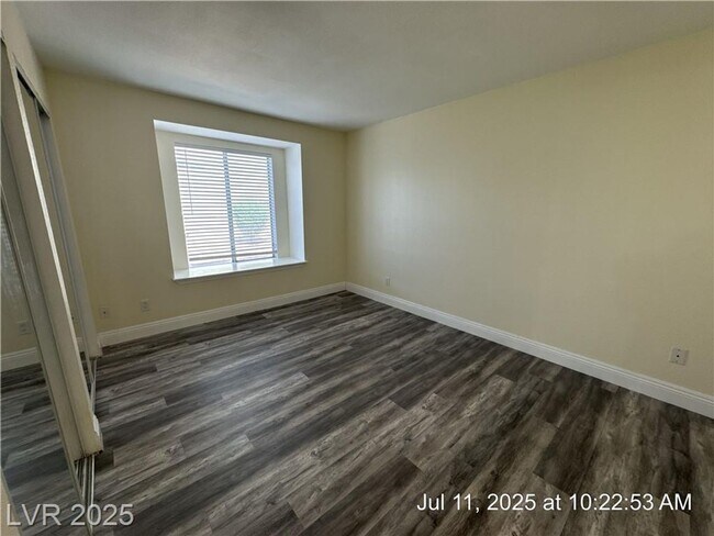 Building Photo - Updated First-Floor Unit | Granite Counter...