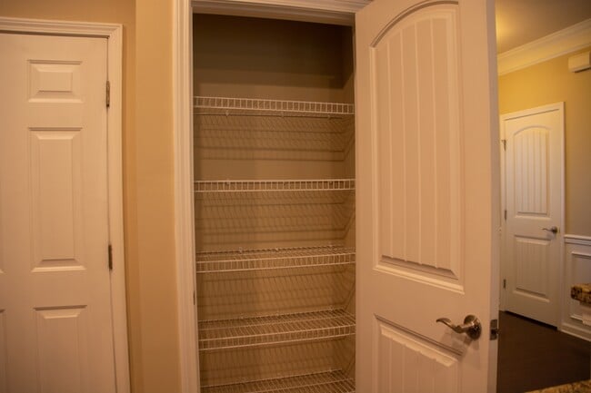 Building Photo - 122 Tuftin Dr