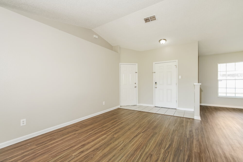 Building Photo - 646 Jaguar Ct