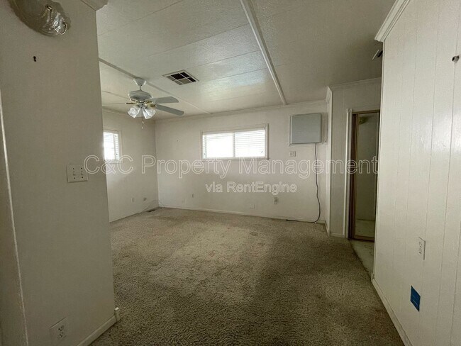 Building Photo - 21100 State St