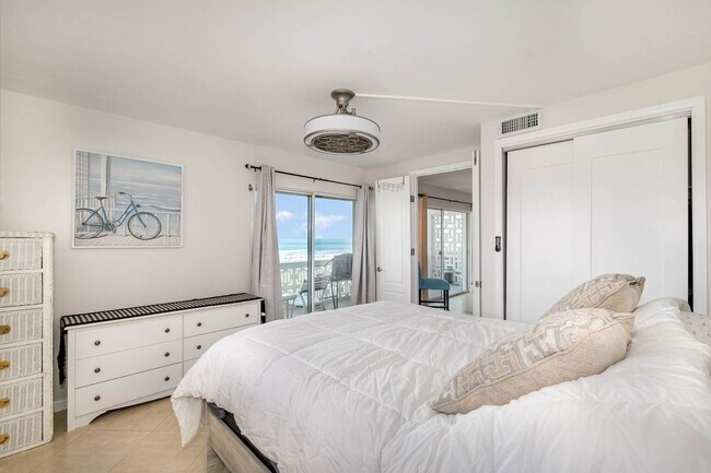 Building Photo - Beautiful furnished Ocean front condo available after April 2026 to December 2026