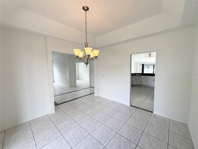 Building Photo - 2401 Rolling Broak Dr