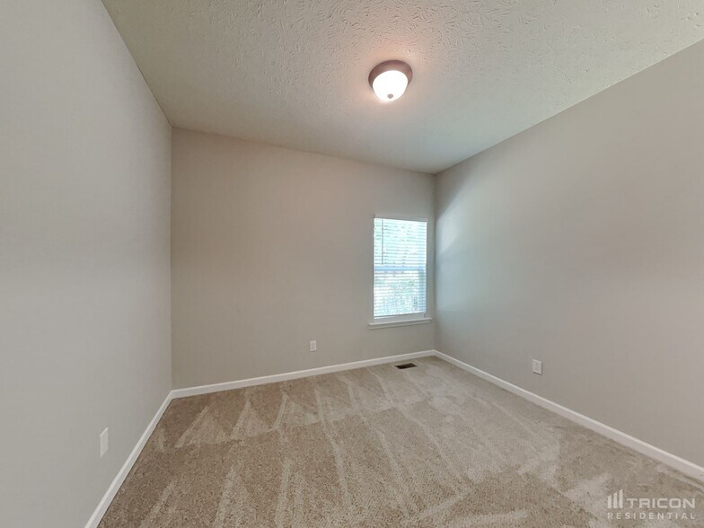 Building Photo - 174 Vintage Cir