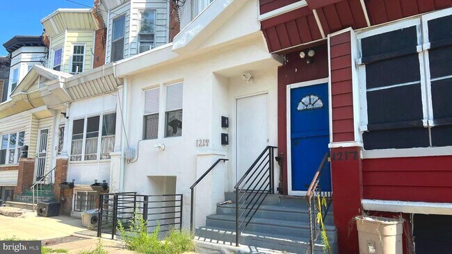 Building Photo - 1219 W Silver St