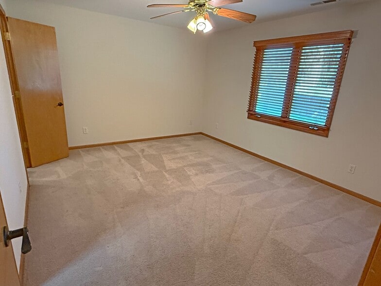 Building Photo - 2716 Larkspur Ct