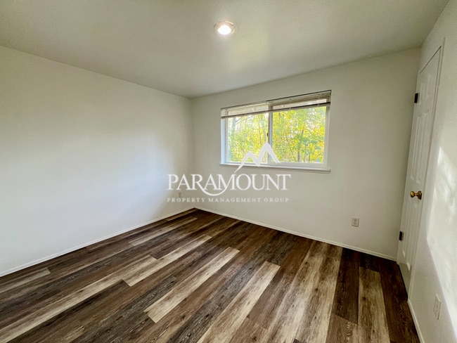 Building Photo - Cute 3 Bedroom Duplex in Gig Harbor