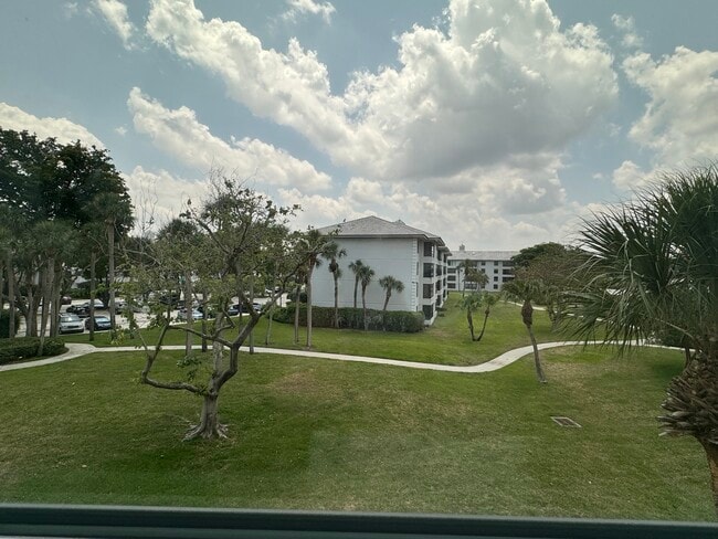 Building Photo - 3636 Whitehall Dr