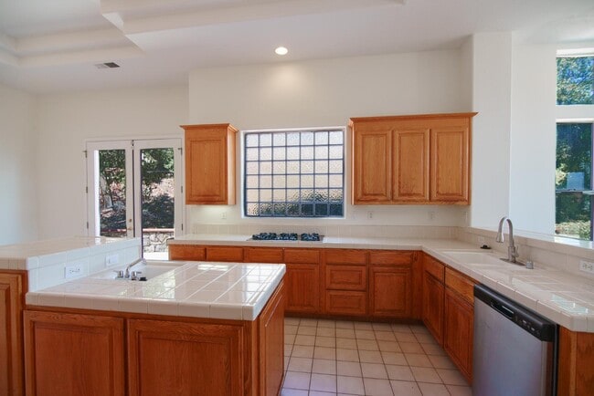 Building Photo - 26148 Legends Ct