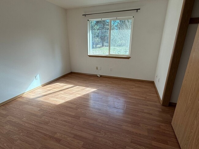 Building Photo - Wonderful open floor plan