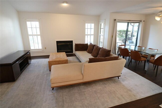Building Photo - 5424 Saddlebrook Way
