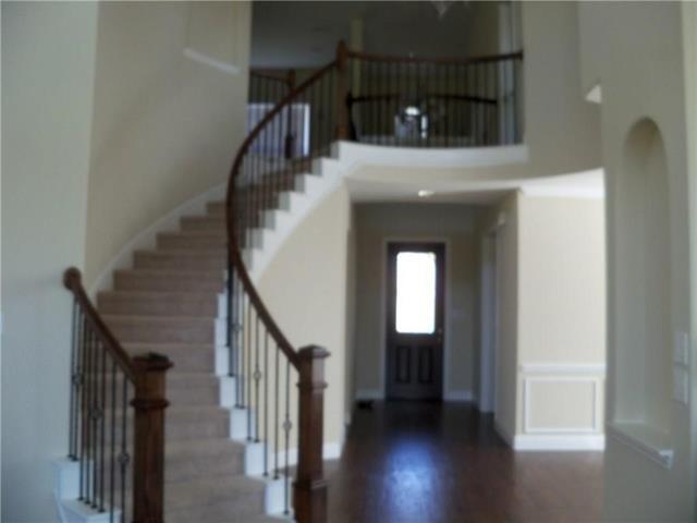 Building Photo - 2560 Valley Glen Dr