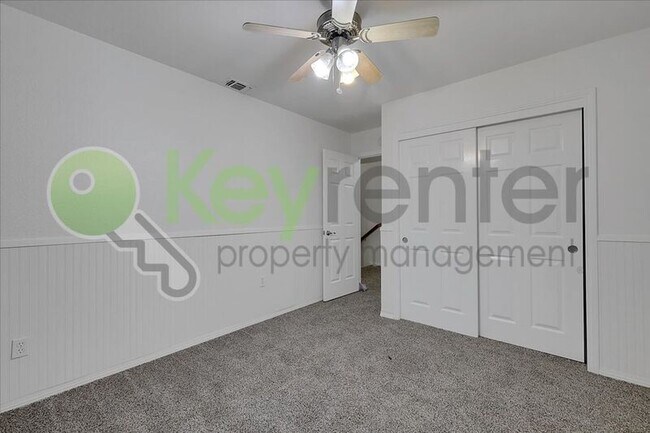 Building Photo - 1330 Kingswood Dr