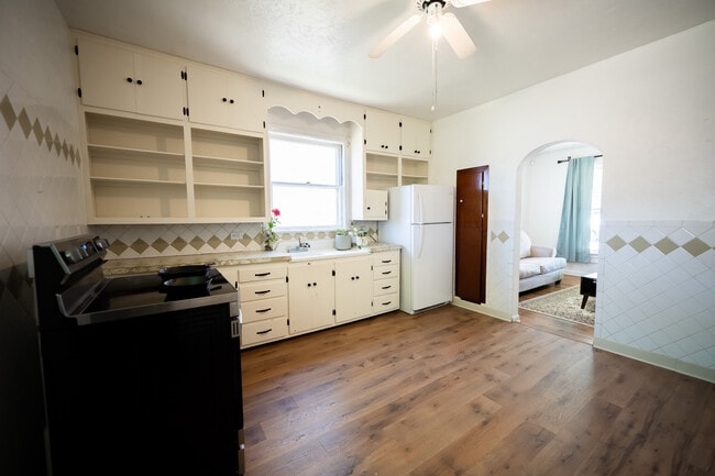 Building Photo - 2120 E Evans Ave