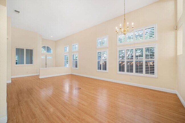 Building Photo - Highly Desirable Executive Home: 4 Bedrooms, 3 Bathrooms of Luxury Living
