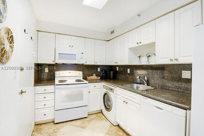 Building Photo - 2501 S Ocean Dr