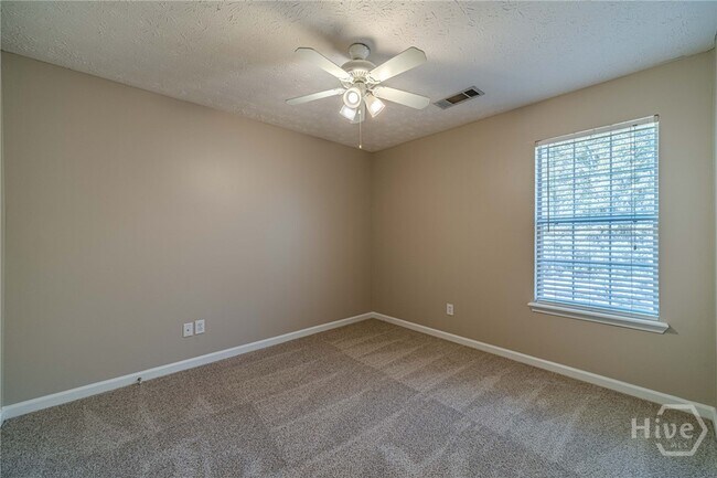 Building Photo - 670 Woodland Ridge Dr