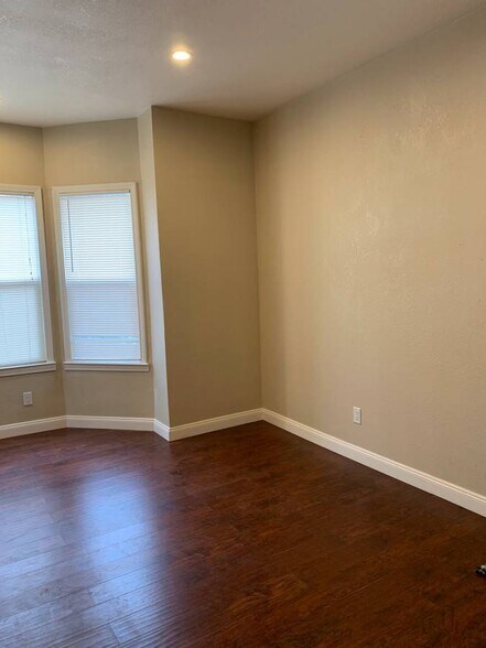 Building Photo - 1091 59th St