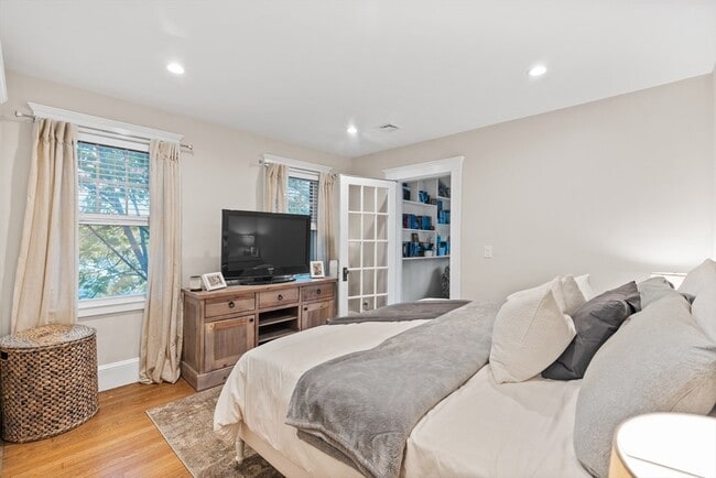 Building Photo - 14 Hood St