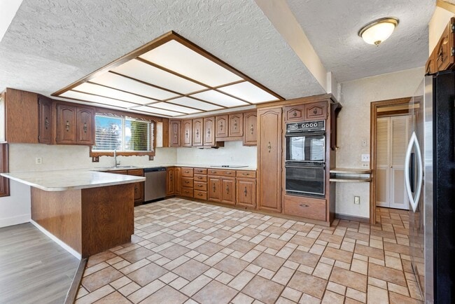 Building Photo - 4 BED 2.5 BATH HOME IN REXBURG