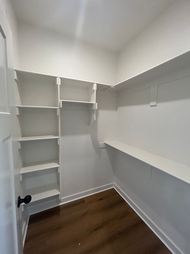 Building Photo - 621-623 Cosmos St