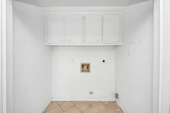 Building Photo - 2622 Heather Knoll Dr