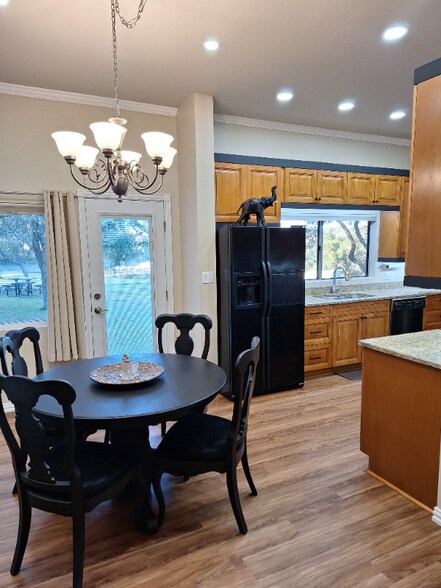 Building Photo - 292 Bear Creek Dr