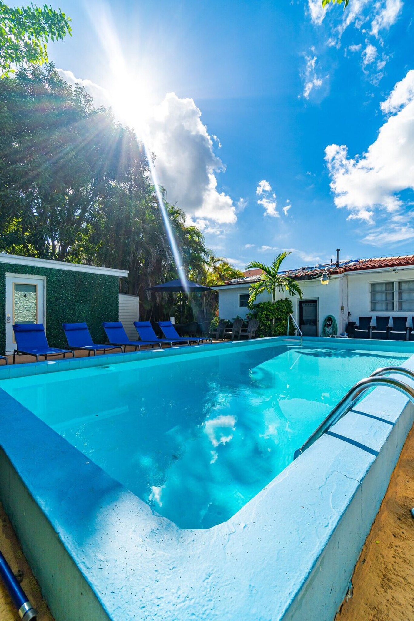 Building Photo - 975-977-977 SW 10th St