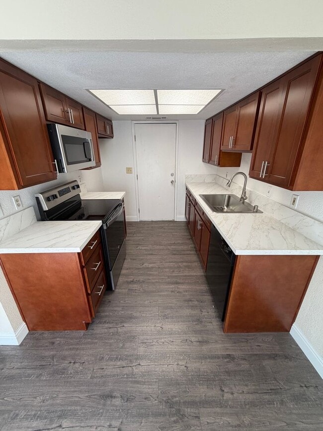 Building Photo - 2 bedroom | 1.5 bathroom | Citrus Heights Town Home
