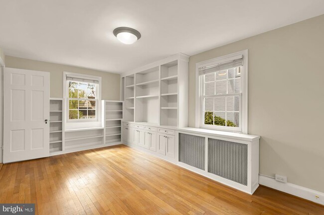 Building Photo - 4809 Wellington Dr