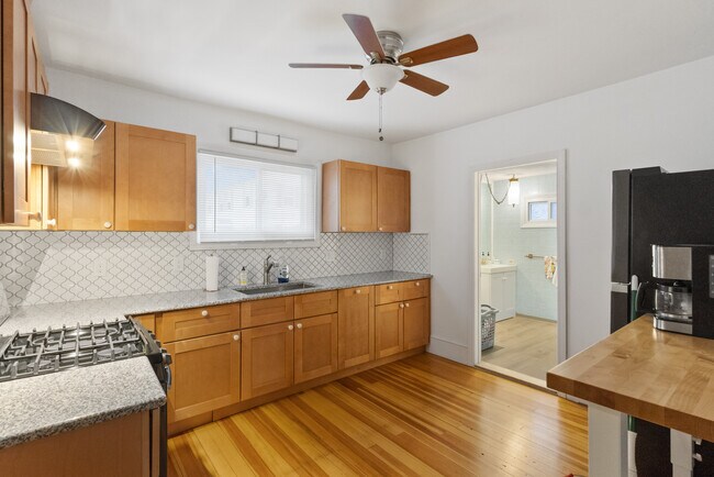 Building Photo - 75 Newton St