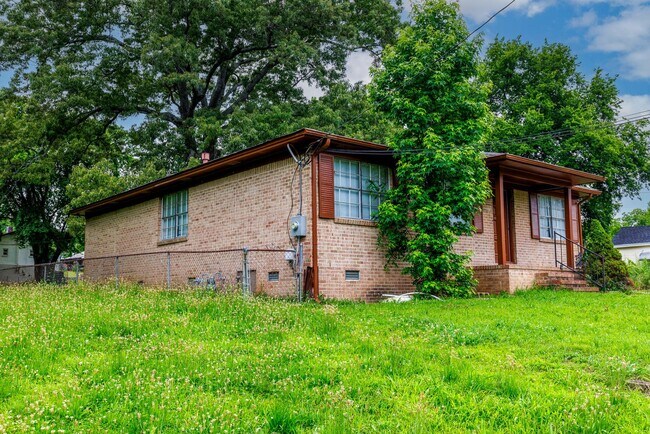 Building Photo - 3 Bedroom/2 Bath in Birmingham